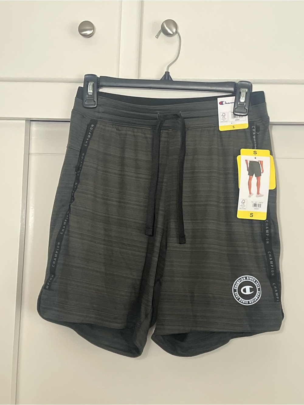 Champion Men's Dark Gray Athletic Performance Shorts Size Small NWT